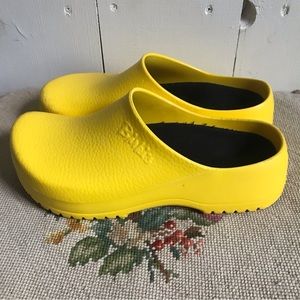 Birki's polyurethane Vegan Super Clogs Yellow